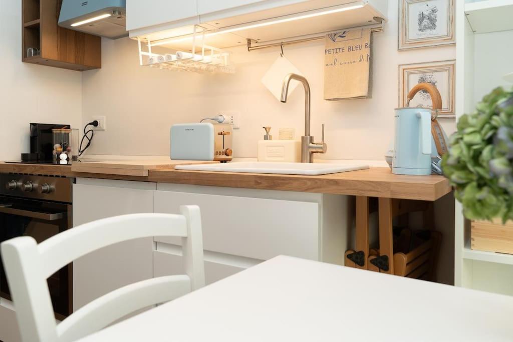 Ma Petite Bleu Apartment